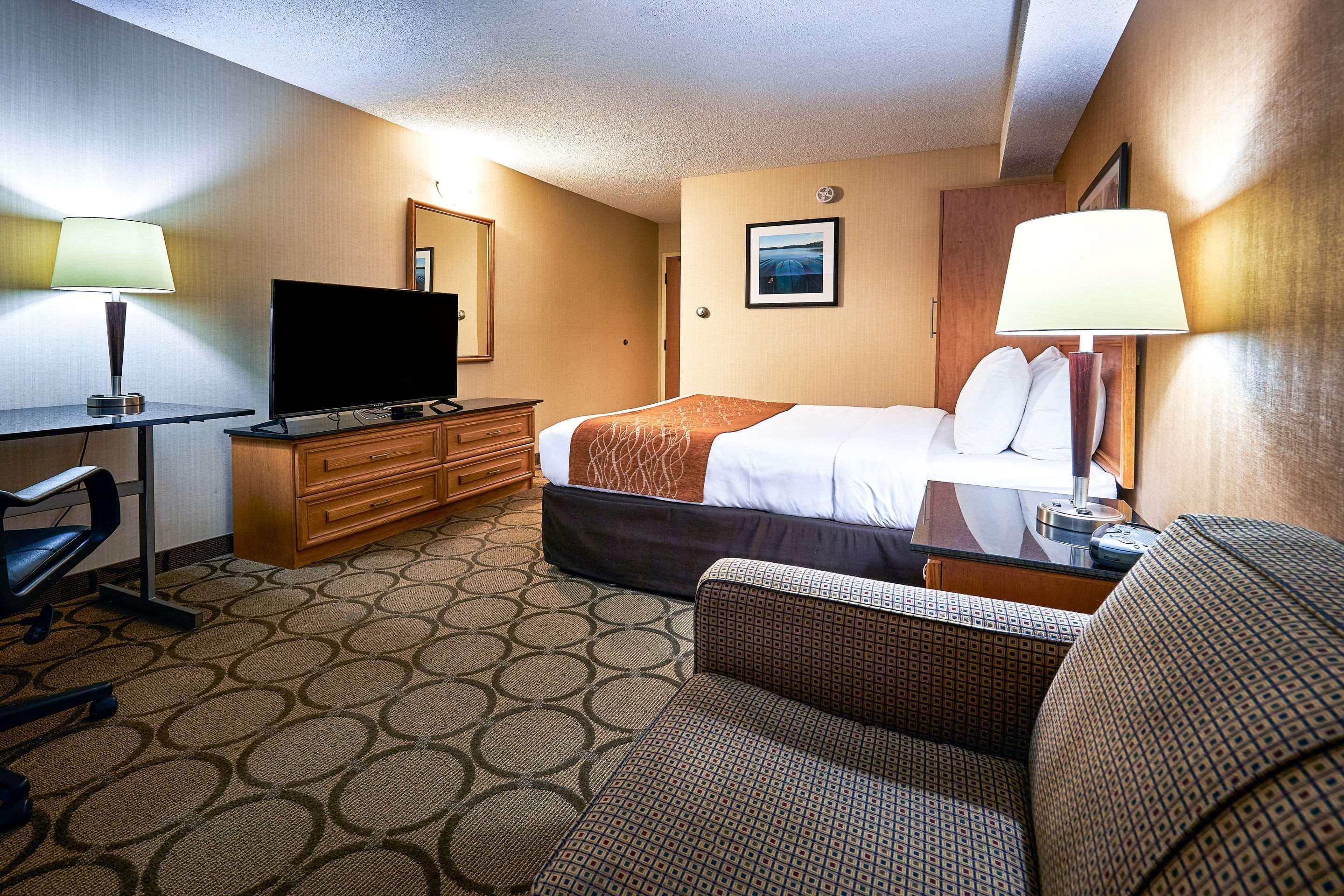 Comfort Inn Rouyn-Noranda Buitenkant foto