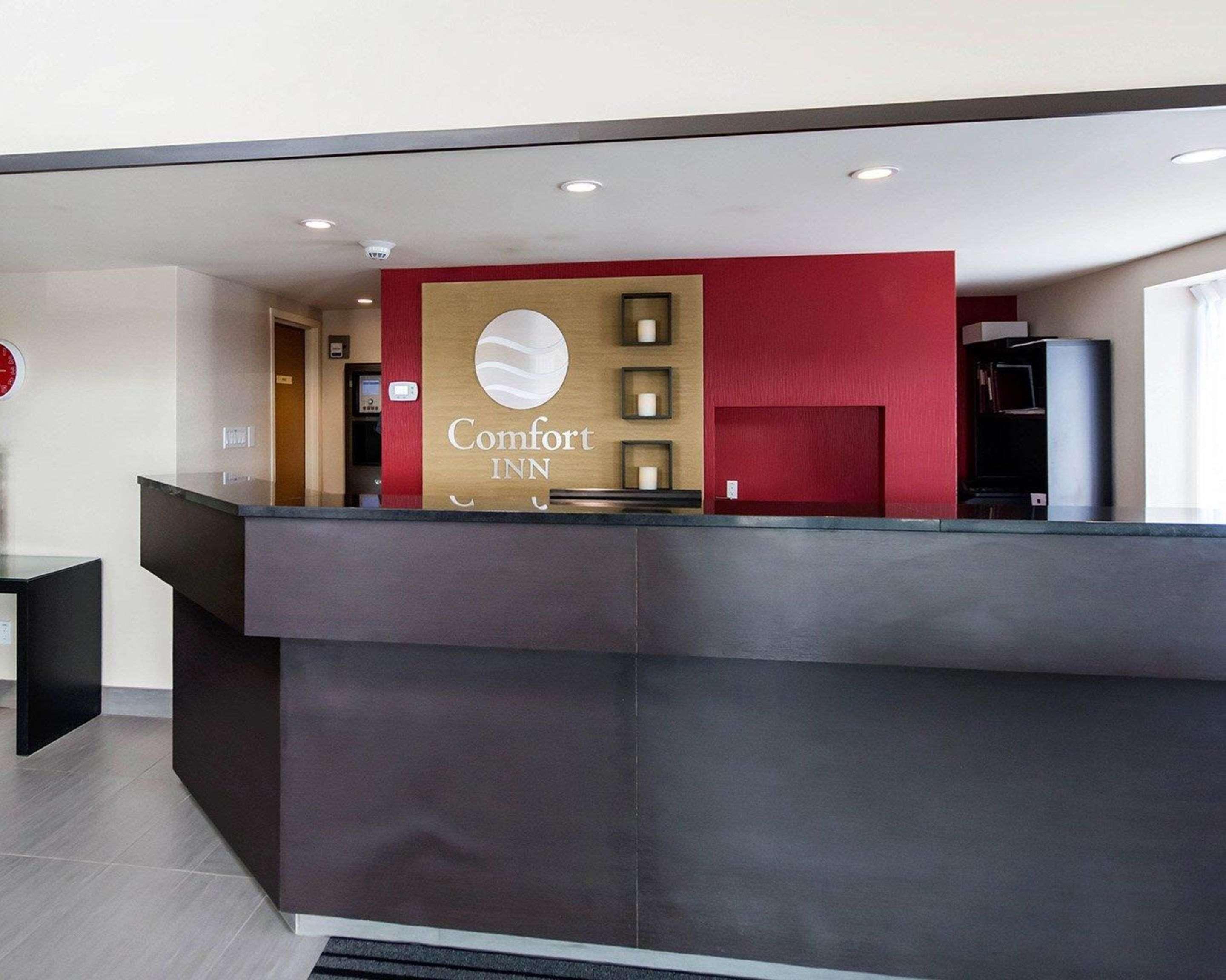Comfort Inn Rouyn-Noranda Buitenkant foto