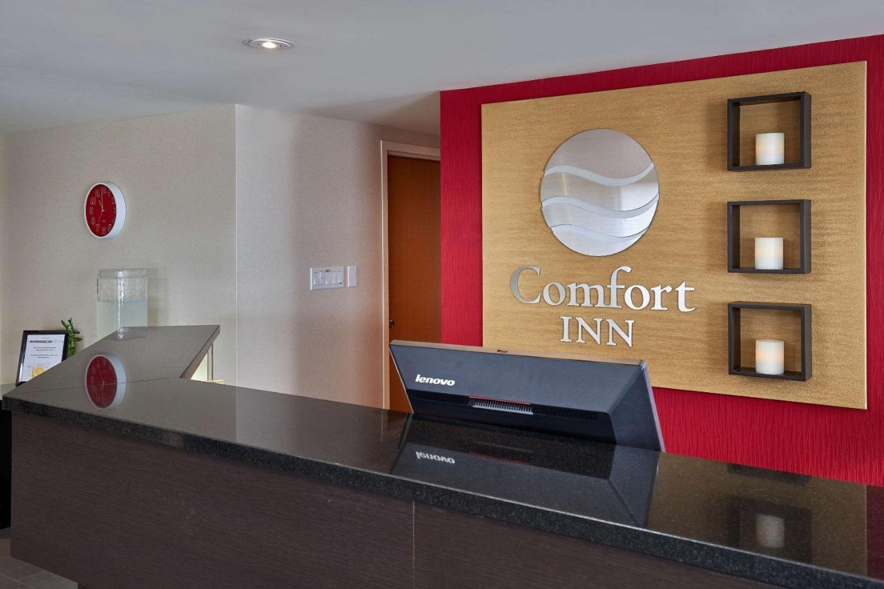 Comfort Inn Rouyn-Noranda Buitenkant foto