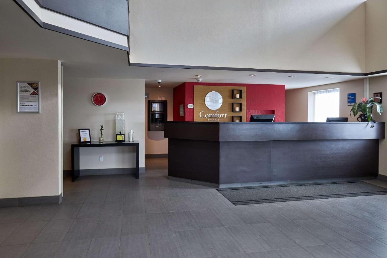 Comfort Inn Rouyn-Noranda Buitenkant foto