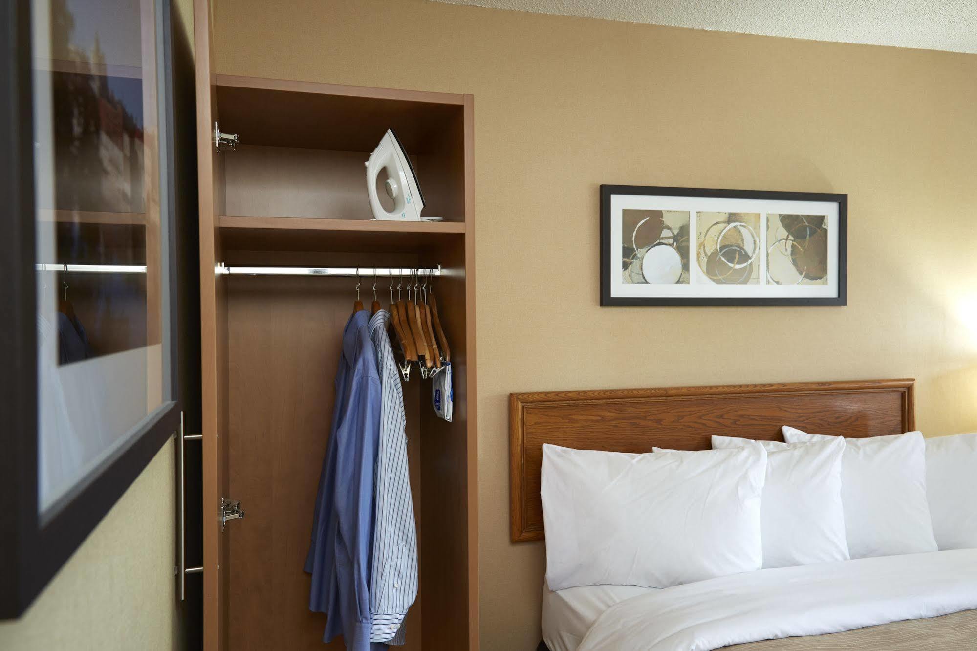 Comfort Inn Rouyn-Noranda Buitenkant foto