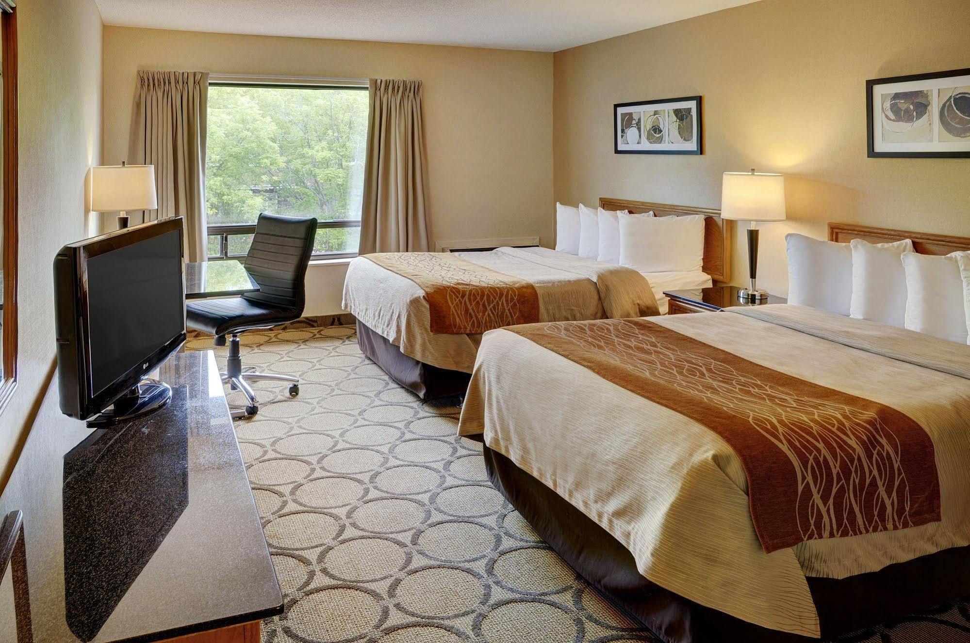 Comfort Inn Rouyn-Noranda Buitenkant foto