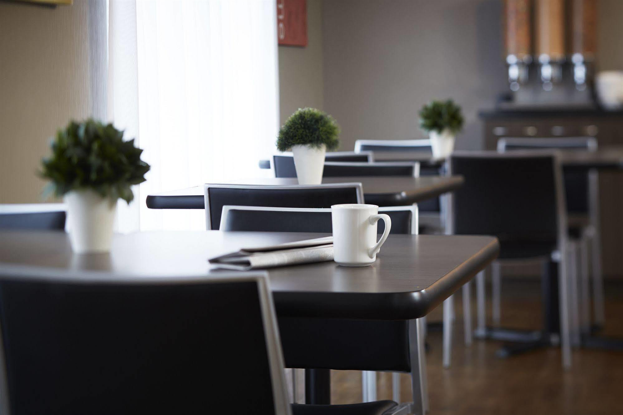 Comfort Inn Rouyn-Noranda Buitenkant foto