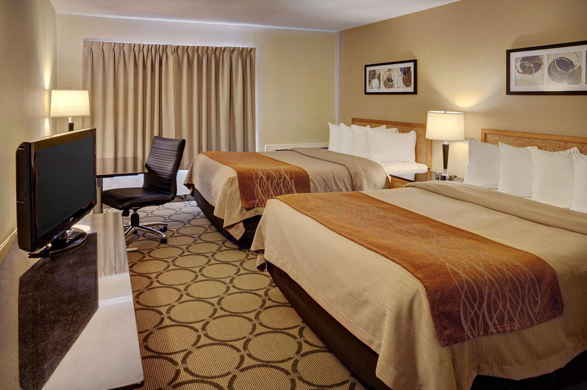 Comfort Inn Rouyn-Noranda Buitenkant foto