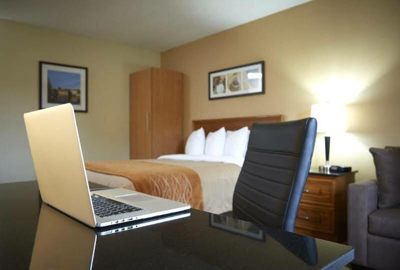 Comfort Inn Rouyn-Noranda Buitenkant foto